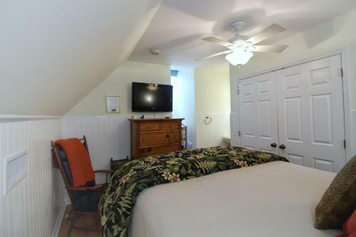 Bed & Breakfast Tudor Oaks Inn