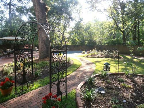 Bed & Breakfast Tudor Oaks Inn