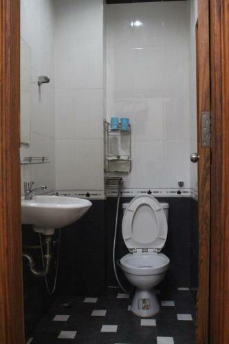 Hostal H&t Hotel