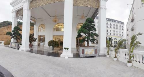 Duc Huy Grand Hotel
