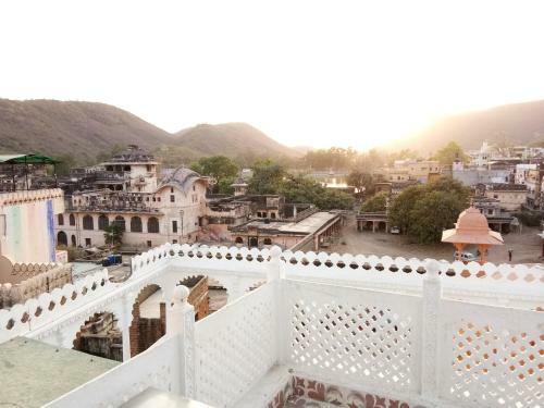 Hotel Haveli Taragarh Palace