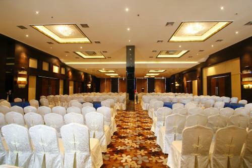 Hotel Grand Estancia Salem