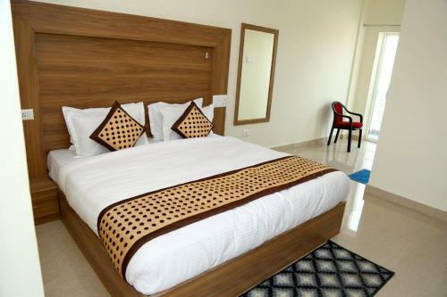 Hotel Deluxe Room Spacious And Stylish