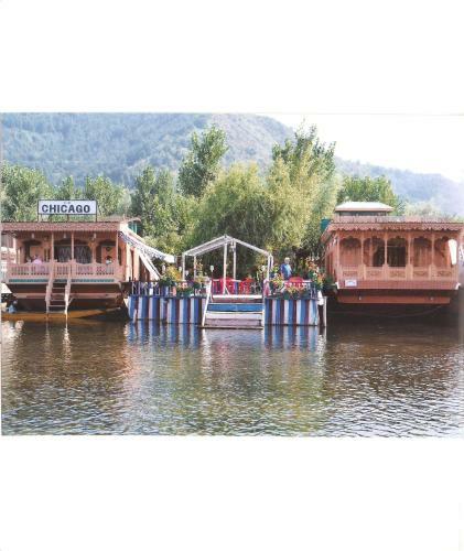 Chicago Group Of Houseboats