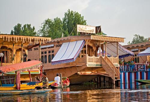 Chicago Group Of Houseboats