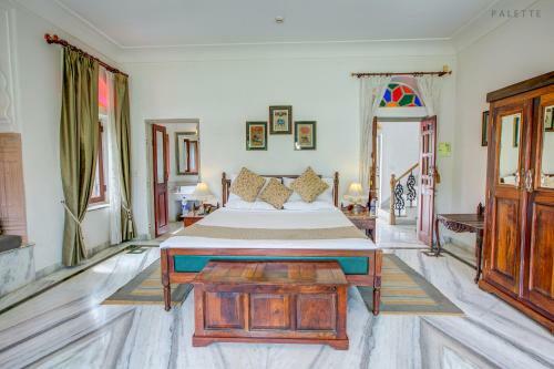 Hotel Talabgaon Castle Heritage Resort
