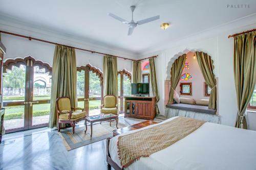 Hotel Talabgaon Castle Heritage Resort