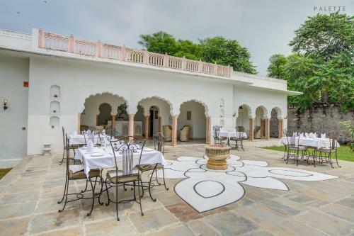 Hotel Talabgaon Castle Heritage Resort