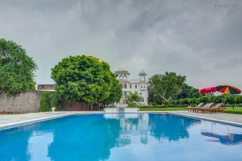 Hotel Talabgaon Castle Heritage Resort