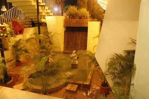 Hotel Parisutham