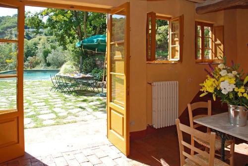 Bozzano Villa Sleeps 10 Wifi