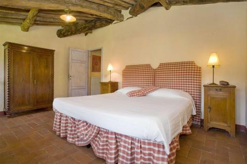Bozzano Villa Sleeps 10 Wifi