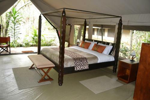 Lodge Mara River Camp
