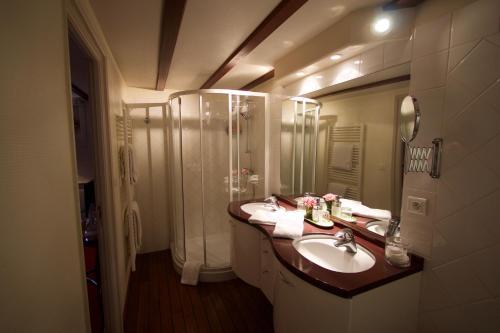 Bed & Breakfast Cruise Ship Aurora