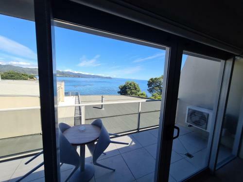 Hotel Te Kaha Beach Resort