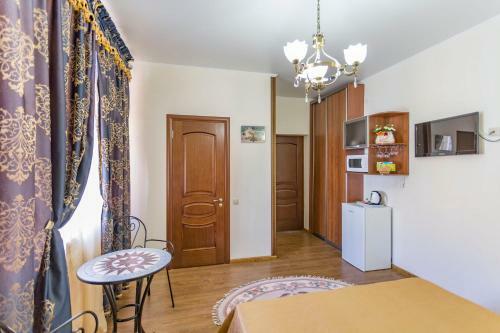 Hostal Chetyre Sezona Na Korolenko 8 A