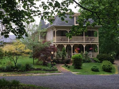 Fallen Tree Farm Bed And Breakfast