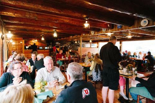 Hotel Silver Fork Lodge & Restaurant