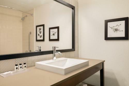 Posada Country Inn & Suites By Radisson, Fergus Falls, Mn
