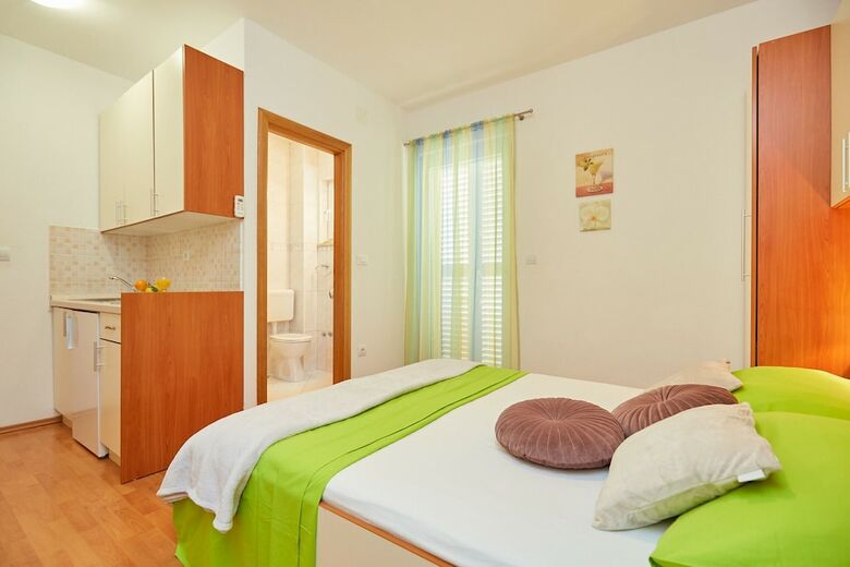 Apartments Zelic Tucepi