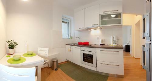 Cro Jet Set Apartments