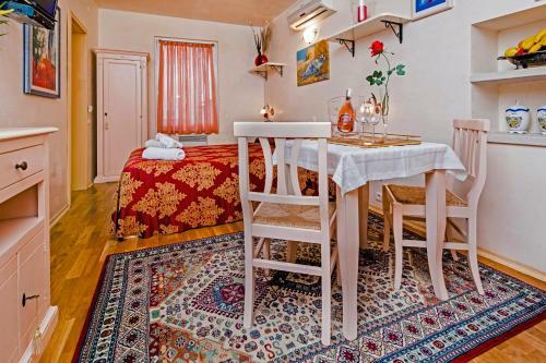 Hostal Residence La Carera