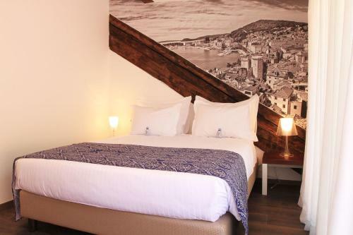 Hostal Azur Palace Luxury Rooms