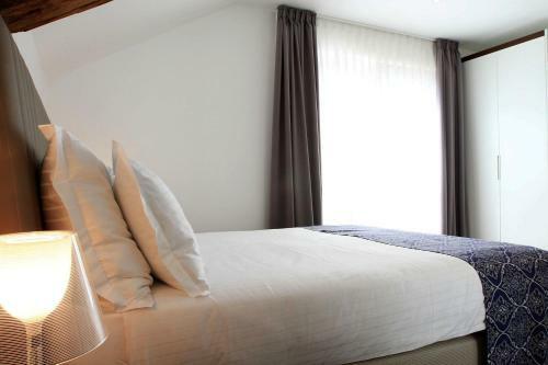 Hostal Azur Palace Luxury Rooms