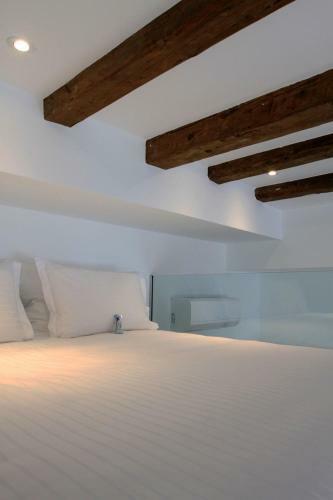 Hostal Azur Palace Luxury Rooms