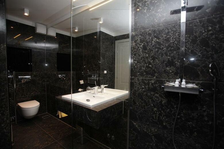 Heritage Hotel 19