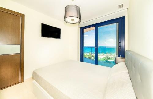 Punta Prima Apartment Sleeps 4 Pool Wifi