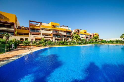 Punta Prima Apartment Sleeps 4 Pool Wifi