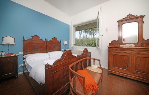 Villa Clara, Large Villa With Private Pool Steps From The Beach