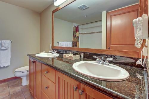 Eagle Springs East 201: Horsetail Suite