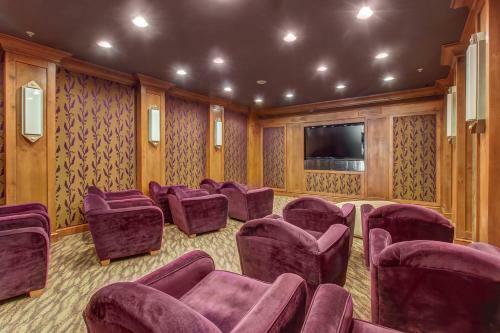 Eagle Springs East 201: Horsetail Suite