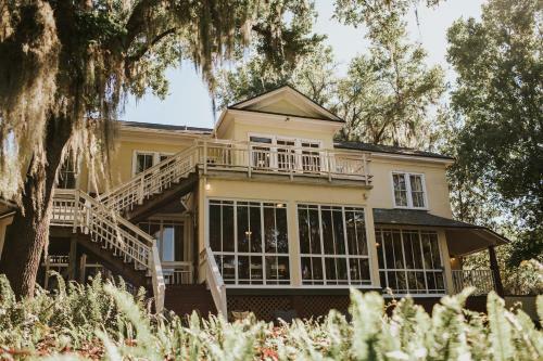 Bed & Breakfast Oakland Manor House Inn