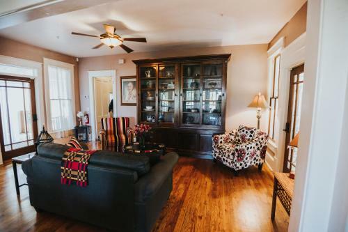 Bed & Breakfast Oakland Manor House Inn