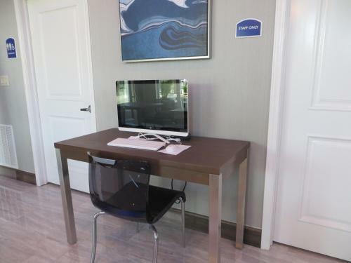 Hotel Blue - Woodlands