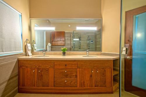 Hotel Velero Beach Resort