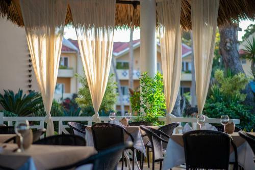 Hotel Velero Beach Resort