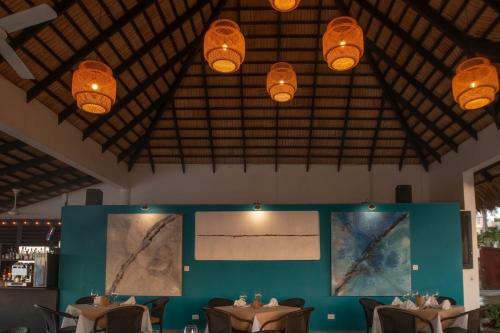 Hotel Velero Beach Resort