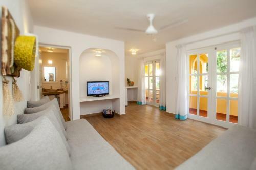 Hotel Los Corales Beach Village