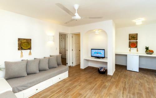 Hotel Los Corales Beach Village