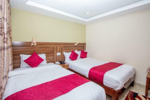 Oyo 249 Hotel Royal Image