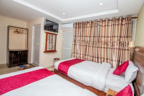 Oyo 249 Hotel Royal Image