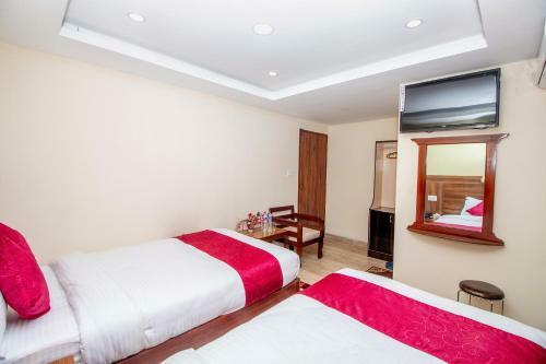 Oyo 249 Hotel Royal Image