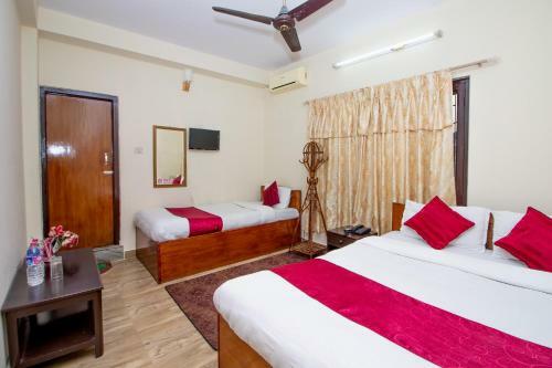 Oyo 249 Hotel Royal Image