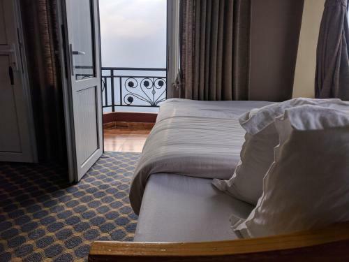 Hotel High Ground Inn And Rooftop Restaurant