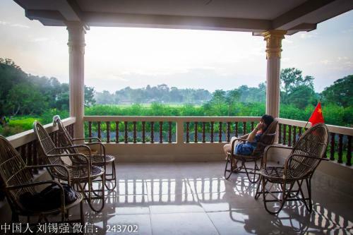Hotel Chitwan Forest Resort
