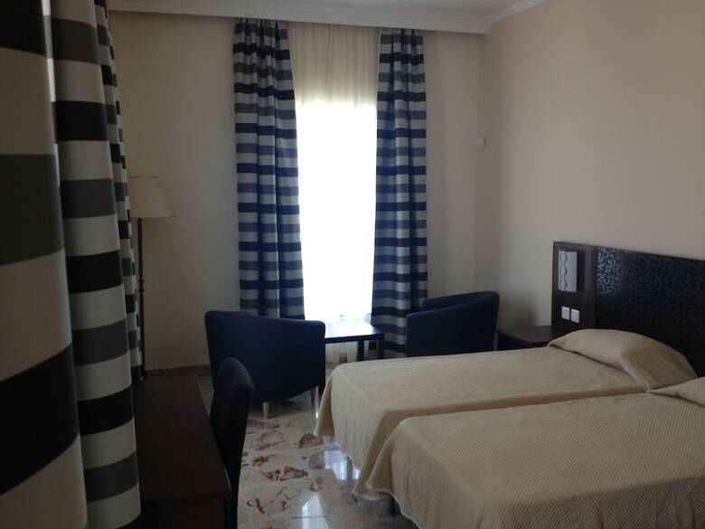 Grand Harbour Hotel